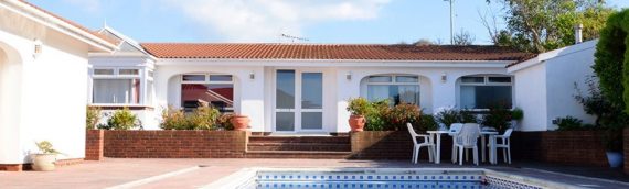 THIS WEEKEND ONLY -Surf Bay Lodge in Devon